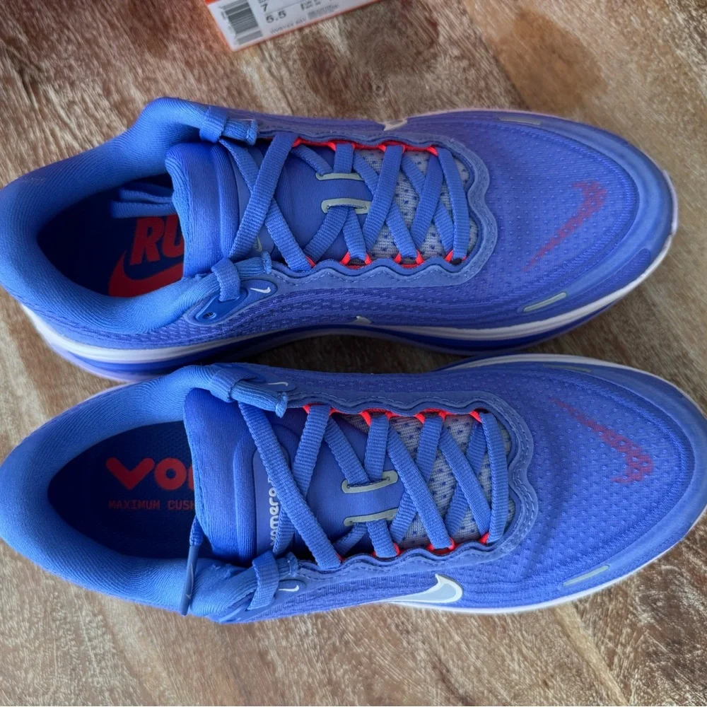 NWT Women’s Nike Vomero Plus 7 - Picture 4 of 8